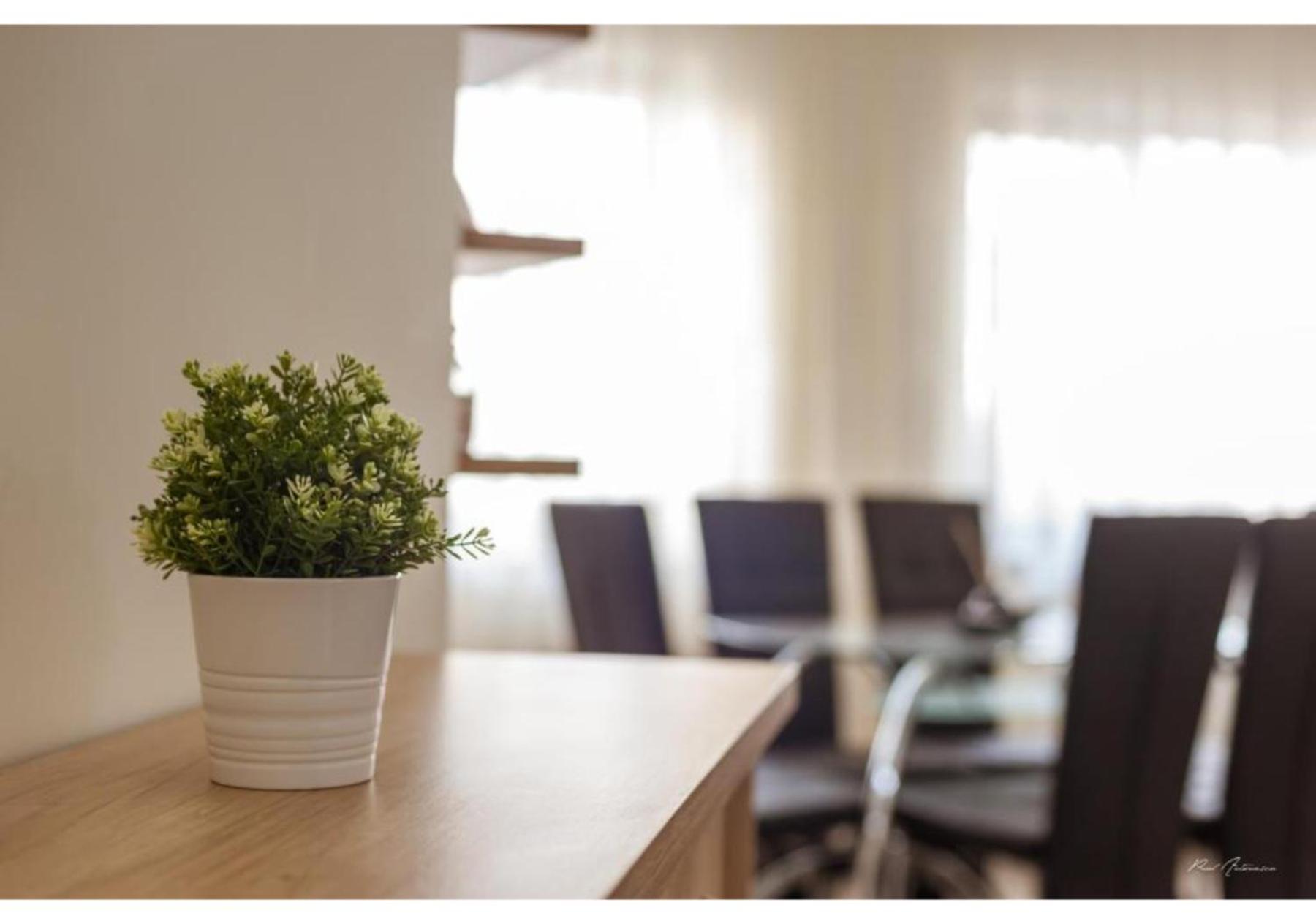 Luxury Apartment Pitesti Luaran gambar
