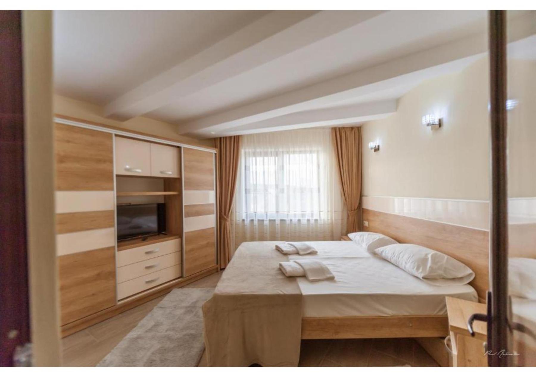 Luxury Apartment Pitesti Luaran gambar
