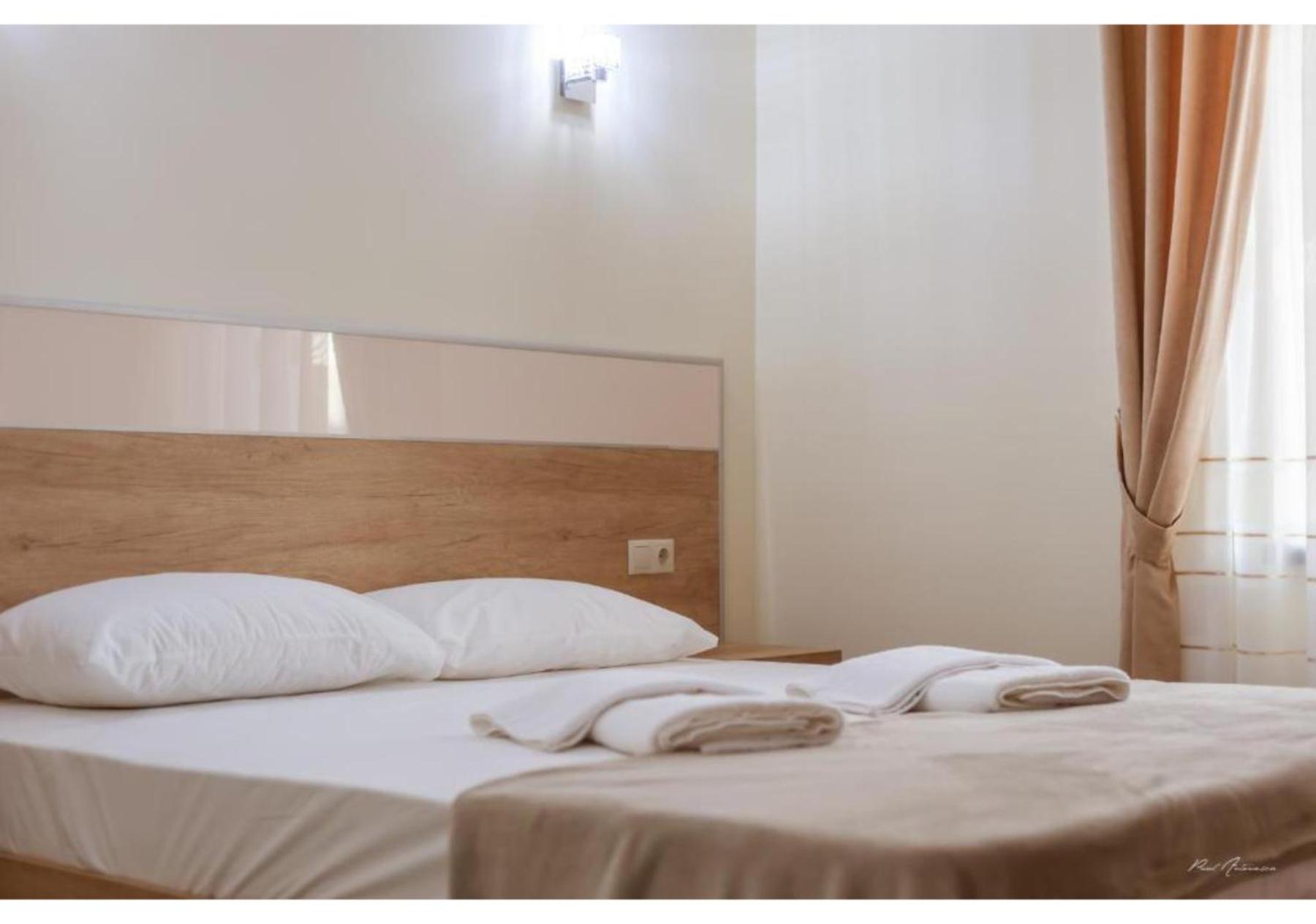 Luxury Apartment Pitesti Luaran gambar