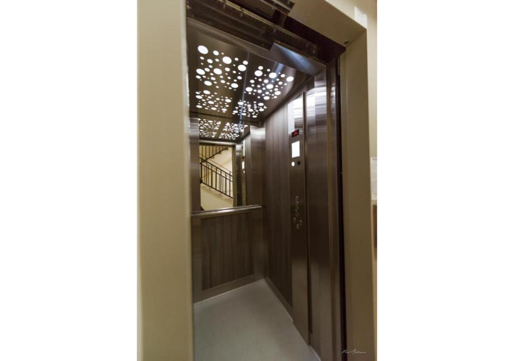 Luxury Apartment Pitesti Luaran gambar