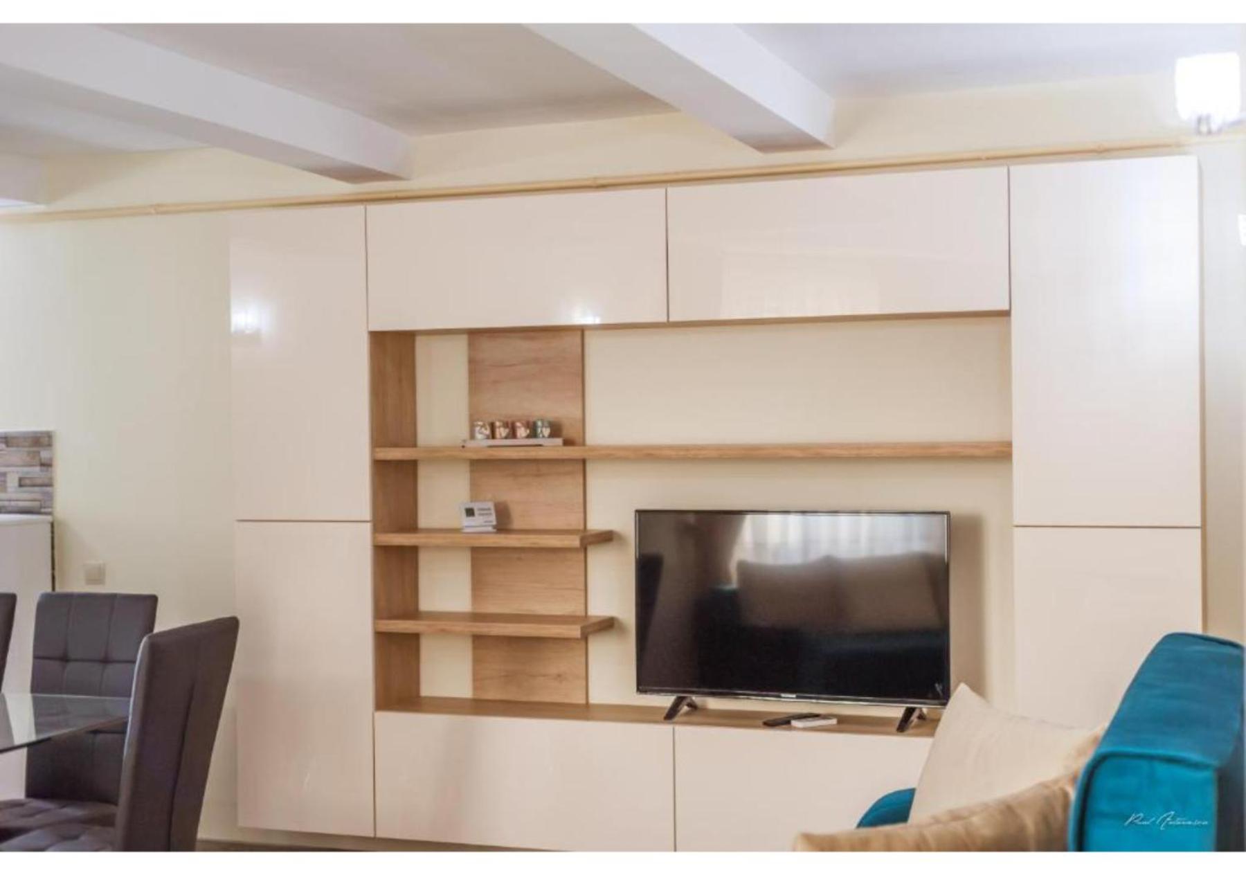 Luxury Apartment Pitesti Luaran gambar
