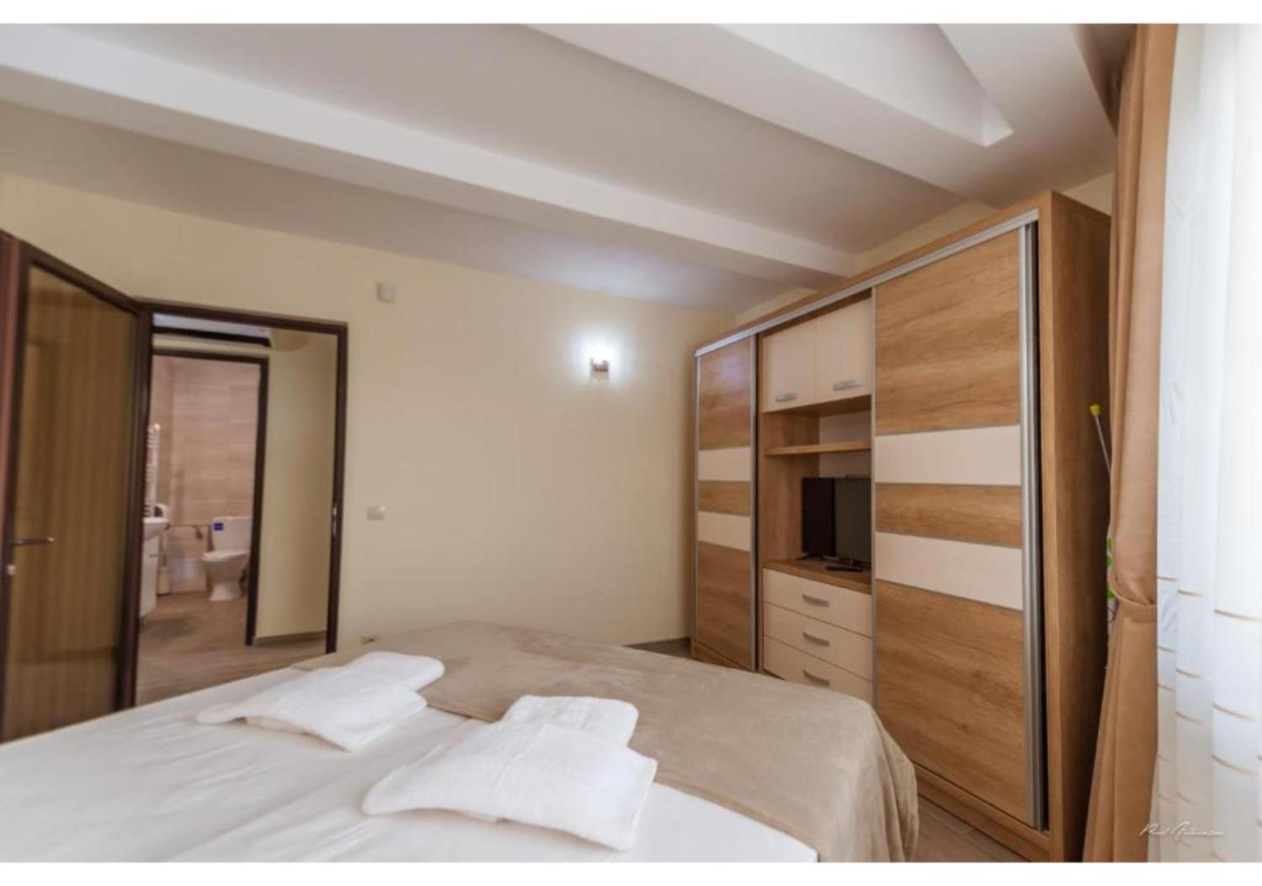 Luxury Apartment Pitesti Luaran gambar