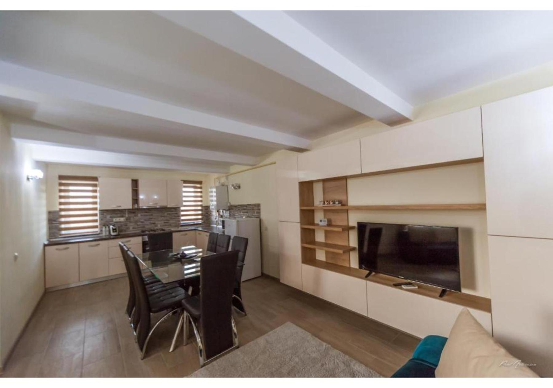 Luxury Apartment Pitesti Luaran gambar