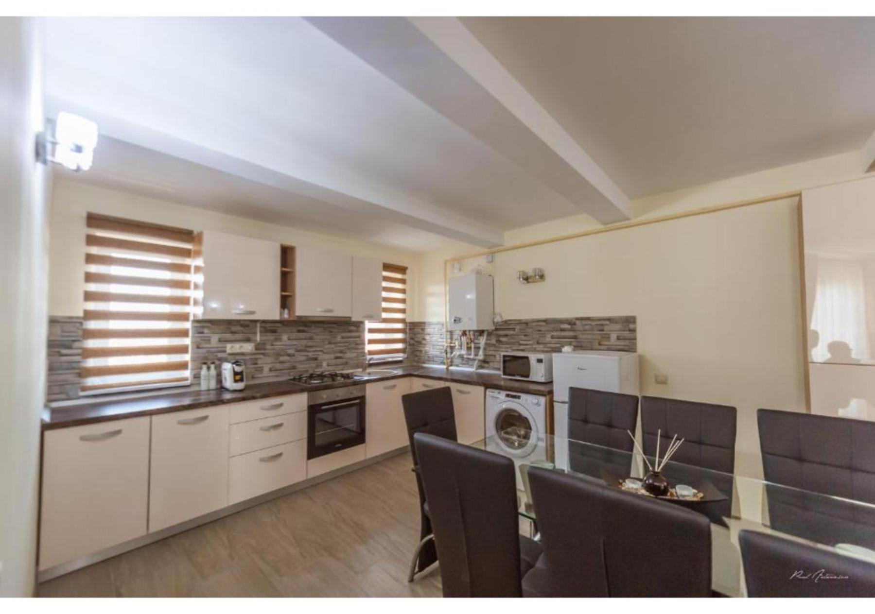 Luxury Apartment Pitesti Luaran gambar