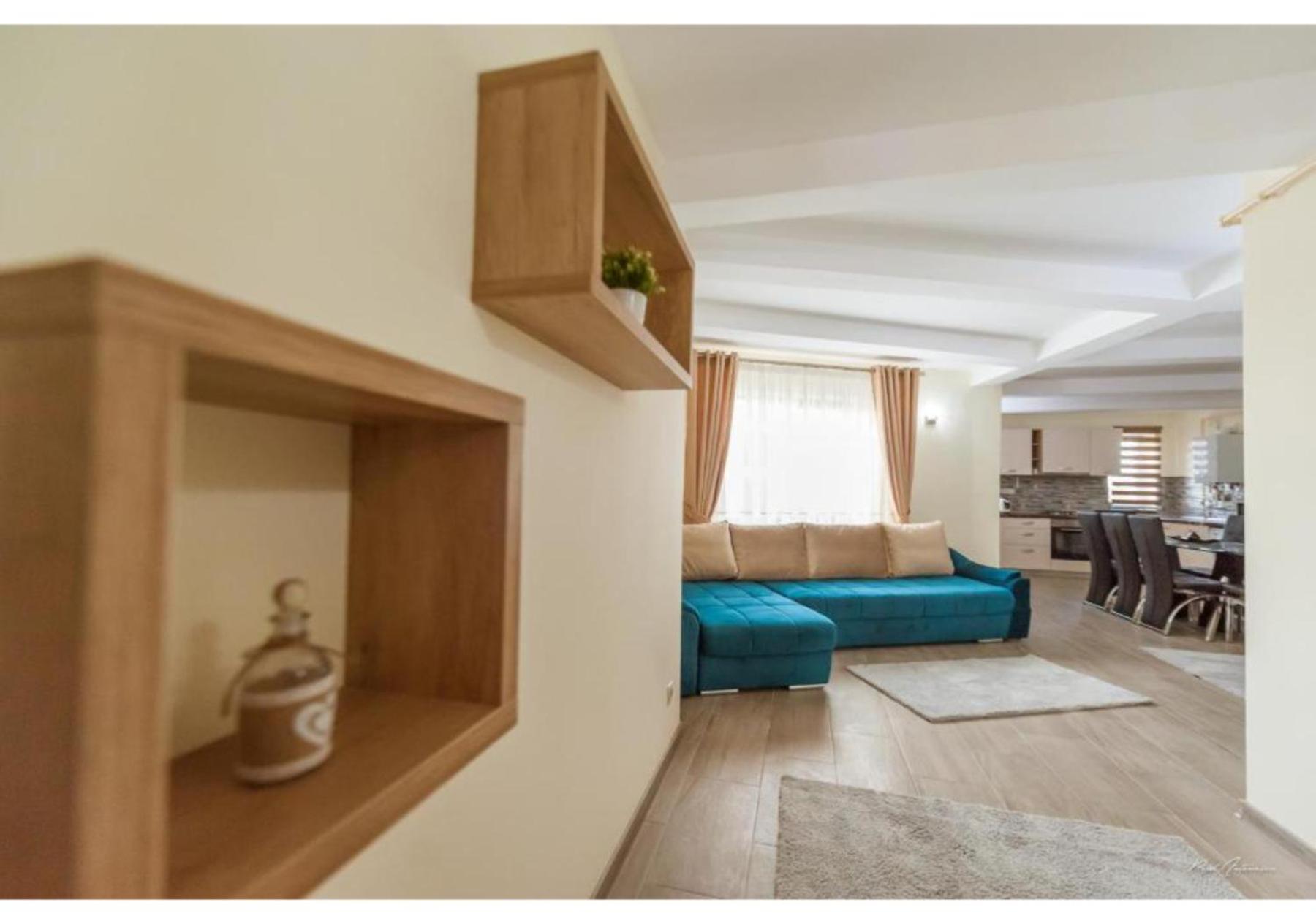 Luxury Apartment Pitesti Luaran gambar