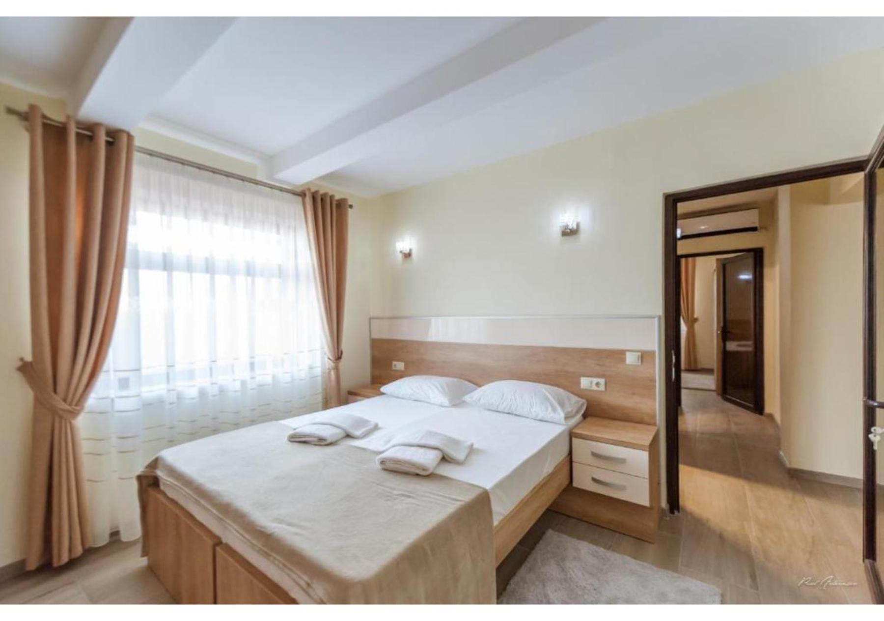 Luxury Apartment Pitesti Luaran gambar